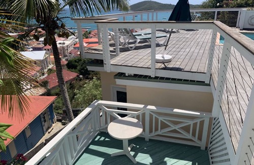 Estate Queens Quarter Villa | Bellavista Poolside Suite