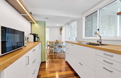 Margate Apartment | BellaVita pet-friendly Oasis in Margate