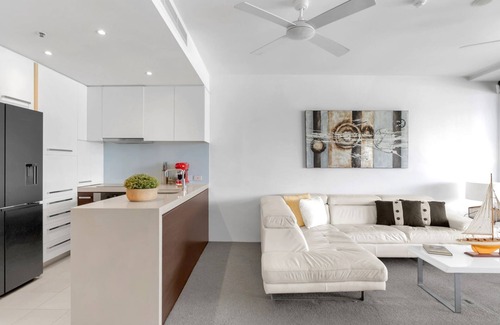 Cairns Central Business District Apartment | Belle Escapes 52 Harbour Lights with Ocean View