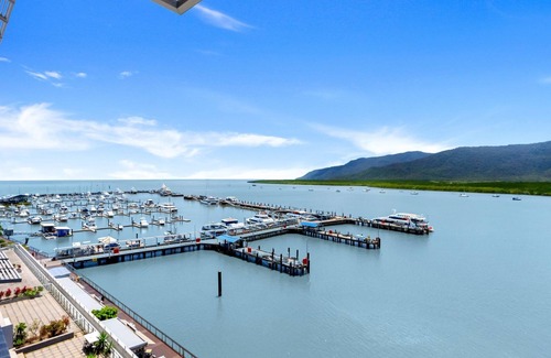 Cairns Central Business District Apartment | Belle Escapes 52 Harbour Lights with Ocean View