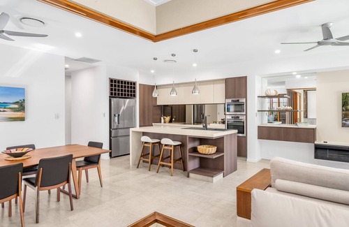 Palm Cove House | Belle Escapes Havenly Luxury Villa Palm Cove