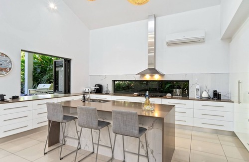 Palm Cove House | Belle Escapes Villa Aurelia