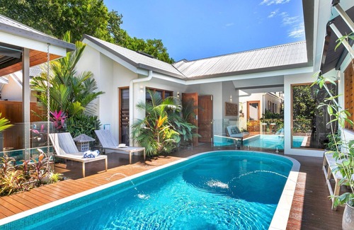 Palm Cove Villa | Belle Escpaes Reef Villa Palm Cove