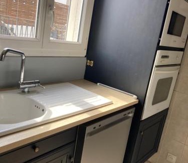 Colombes House | Belle maison avec grande terasse à 10 minutes en train de Paris centre et 6 min à pied de la gare et du centre ville