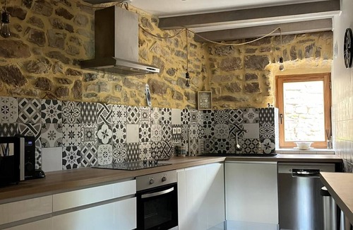 Fons House | Belle Maison en Pierre 8 Pers. Avec Spa, Bien Située en Ardèche Méridionale