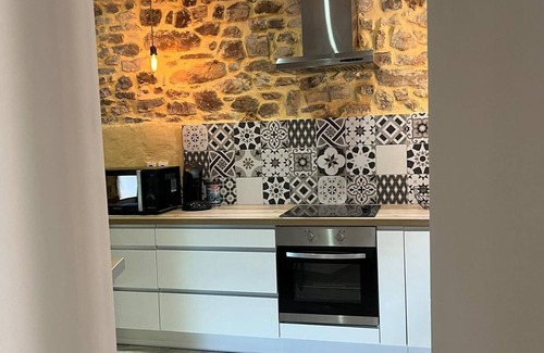 Fons House | Belle Maison en Pierre 8 Pers. Avec Spa, Bien Située en Ardèche Méridionale