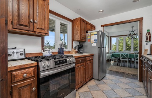 Deep Hole House | Belle of the Bay - Beautiful Custom Waterfront Home!