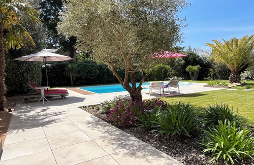 Saint-Gildas-de-Rhuys Villa | Belle Villa Avec Piscine, Proche Plage et Commerces, Pour 8-10 Personnes,