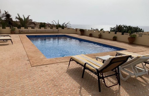 Tnine Aglou Villa | Belle Villa Face à L'océan Avec une Piscine Privée. 4 km South of Aglou
