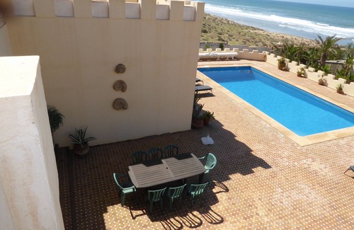 Tnine Aglou Villa | Belle Villa Face à L'océan Avec une Piscine Privée. 4 km South of Aglou