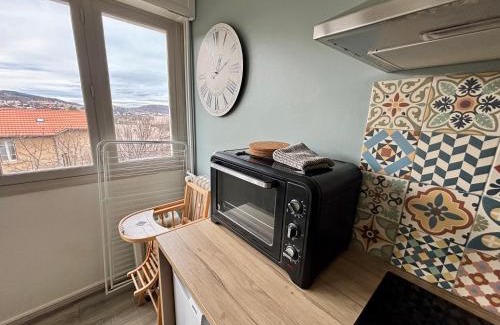 Royat Apartment | Belle vue à 500m des thermes - climatisé