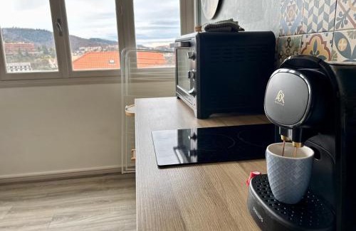 Royat Apartment | Belle vue à 500m des thermes - climatisé