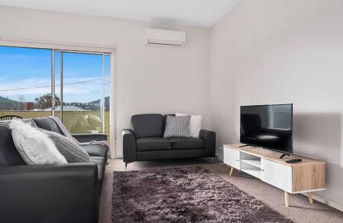 Bellerive Apartment | Bellerive Quay - Modern Living with Yacht Club Views