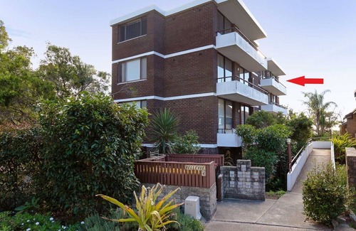 Nelson Bay Apartment | Bellevue, 7 4 Donald Street - renovated unit with air con and Wi-Fi with views & central to CBD
