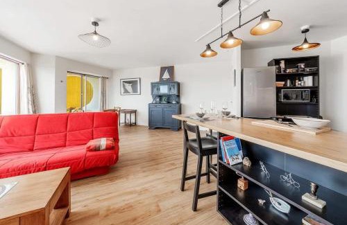 Bourg-l'Eveque Apartment | Bellevue, appartement T2, terrasse & parking