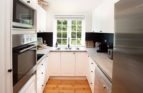 Bellevue Hill Apartment | Bellevue Hill Snug: Your Perfect Hideaway