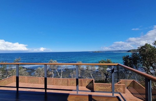 Manyana House | Bellevue on the waterfront