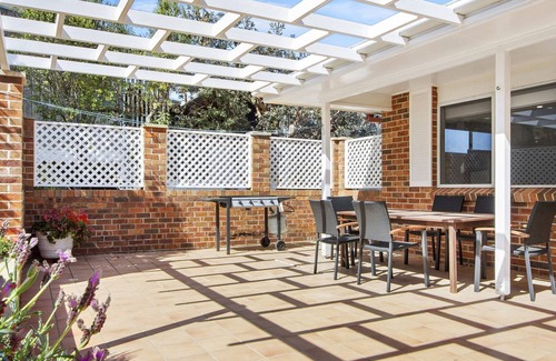 Manyana House | Bellevue on the waterfront