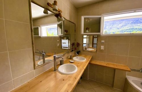 Aix-les-Bains Apartment | Bellevue T1 cozy avec piscine et panorama alpin - proche du lac