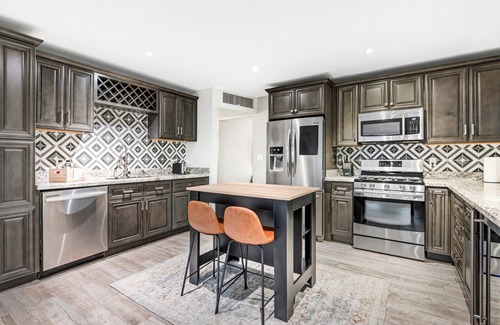 New Papago Parkway House | Bellissima! Brava! Game Room Hot Pool, Putt-Putt