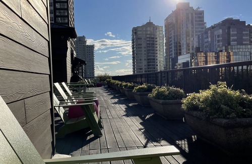 Belltown Apartment | Belltown oasis: Space Needle, MOPOP, Chihuly