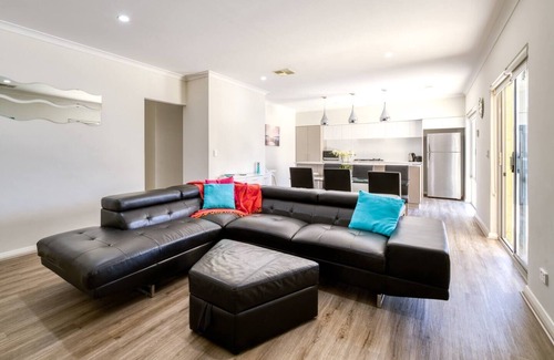 Belmont House | Belmont Beauty Relaxing Poolside Stay for Families