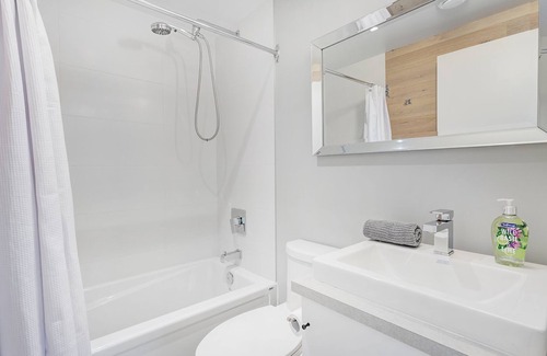 La Conception Ski Chalet | Belmont Chalet: Spa, EV Charger, 12 Min to Mont Tremblant.