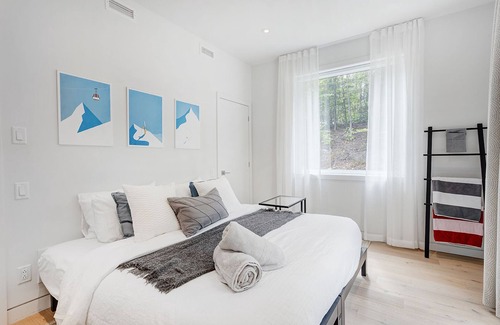 La Conception Ski Chalet | Belmont Chalet: Spa, EV Charger, 12 Min to Mont Tremblant.