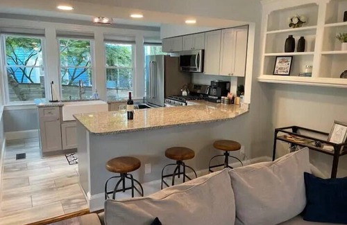 Belmont House | BelmontBNB*Modern*Luxury*near UVA/wineries*walk2DT