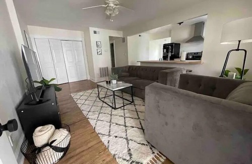 Belmont House | BelmontBNB*Modern*Luxury*near UVA/wineries*walk2DT