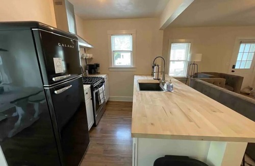 Belmont House | BelmontBNB*Modern*Luxury*near UVA/wineries*walk2DT