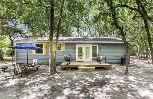 Russellville House | Beloved Bush Bed and Board - Experience Beautiful Lake Moultrie