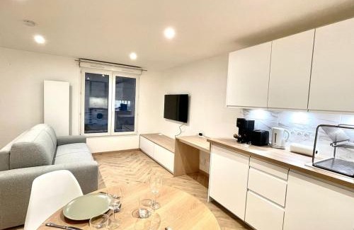 Dinan - Saint-Malo Apartment | Belsuite Appartement - Parking - Hyper Centre - Ascenseur