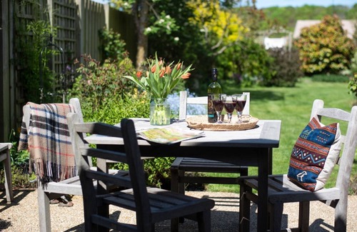 Norham House | BELVEDERE - sleeps 6, country comfort with all the charm of village life