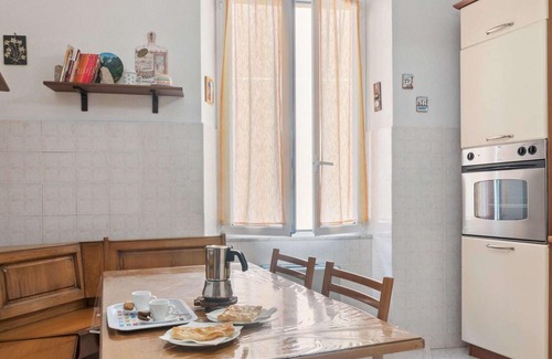 Rezza Apartment | Belvilla by OYO Casa Rosa