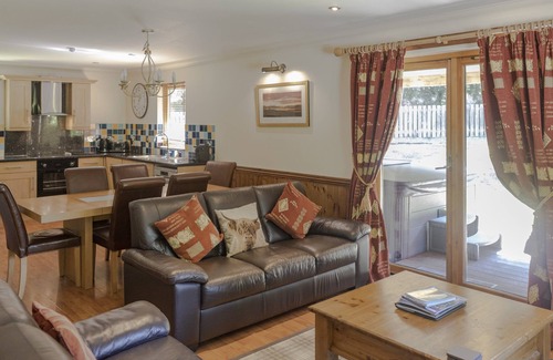 Drymen Cottage | Ben Lomond Five Star Superlodge with hot tub and sauna
