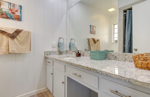 Fort Worth Apartment | Benbrook Vacation Rental w/Yard Near Fort Worth!