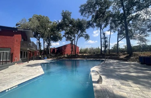 Garden Oaks Apartment | Bend 1505 0000000000