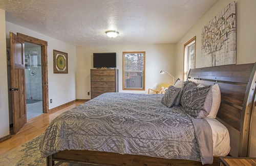 Southwest Bend House | Bend Basecamp-Meredith Lodging - Quality Updates, Hot Tub, Large Fenced Yard!