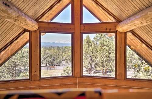 Bend Cabin | Bend Log Cabin w/Cascade Mountain Views!