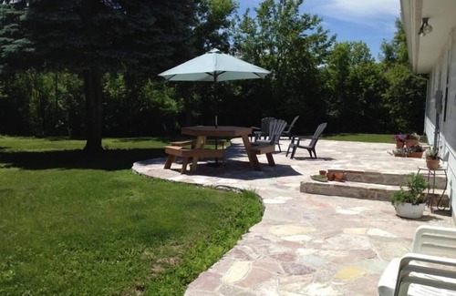 Elkhart Lake House | Bender Haus-Elkhart Lake Home- 3 Bedrooms- Close to Lake, Golf & Racing!