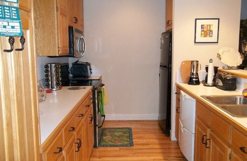 Murrells Inlet Cottage | 'Beneath The Branches' Cottage Steps to Golf, Tennis, Pool. Pet-Friendly!