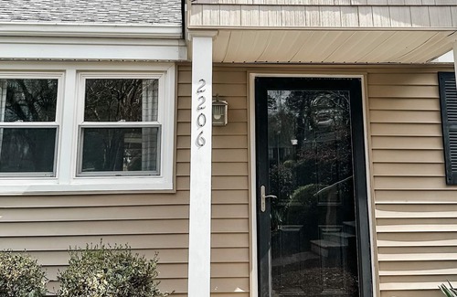 Southwest Raleigh Condo | Benny's Bungalow- ITB Five Points End Unit Condo! Family and Pet Friendly