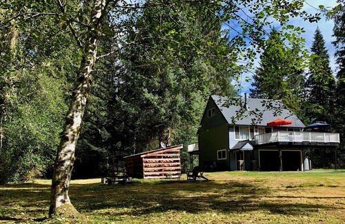 Verlot House | Benson Creek Cottage with Sauna and dogs welcome