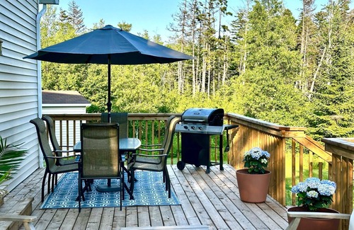 Botsford Cottage | Bent Brook Beach House - Private, pet friendly, beach access, central location