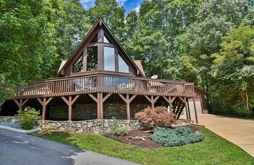 Bent Creek Ski Chalet | Bent Creek Chalet, Sauna,Jacuzzi,Fire pit and OD shower