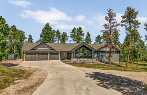 Deadwood Cabin | Bent Nickel- Deadwood SD, 6 bed/5.5 bath, hot tub