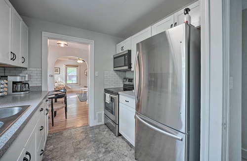 Fair Plain House | Benton Harbor 'Gracie Cottage' w/Hot Tub + Yard!