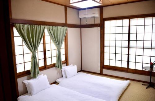 Beppu House | BEPPU つばき 一棟貸切宿 鉄輪温泉まで車で4分 石風呂付 無料駐車場3台 最大6名 wifi無料