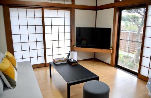 Beppu House | BEPPU つばき 一棟貸切宿 鉄輪温泉まで車で4分 石風呂付 無料駐車場3台 最大6名 wifi無料